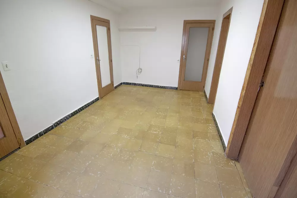 3 Habitaciones y todo exterior.